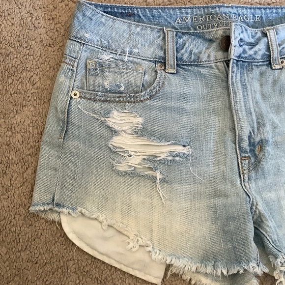 American Eagle Distressed Shortie Jean Shorts Size 2 - Picture 4 of 11